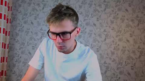 Snapshot of dobrovoritel chatting on April 2026 08:26:01 PM Robert online show from April 2026 08:26:01 PM