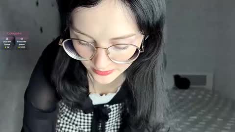 Annie PVT IS OPEN online show from November 2025 09:06:02 PM