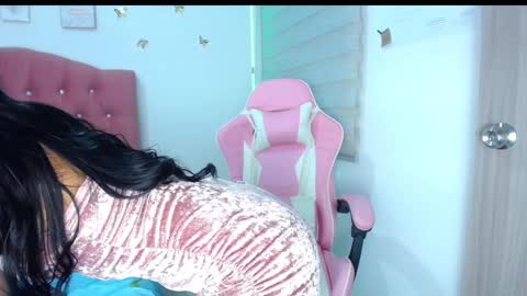 Snapshot of doe_sofi chatting on January 2025 05:00:01 AM sofi online show from January 2025 05:00:01 AM