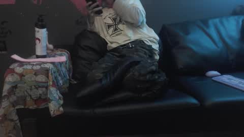 Snapshot of doenits chatting on October 2025 09:33:01 PM doenits online show from October 2025 09:33:01 PM