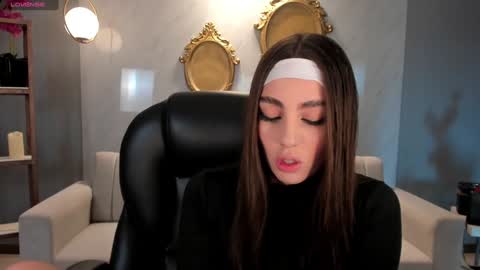Dolcie  online show from December 2024 12:19:02 PM