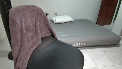 DollarHot30 online show from October 2025 08:33:01 AM