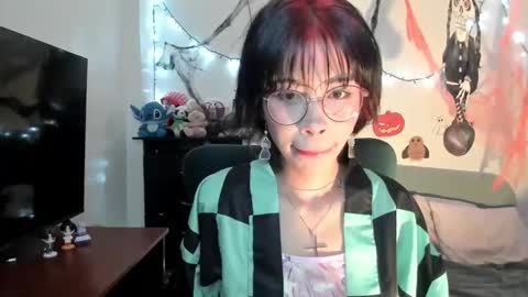 Snapshot of dolliette chatting on October 2025 10:28:02 PM mina online show from October 2025 10:28:02 PM