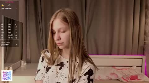 Emilia online show from October 2025 06:17:01 PM