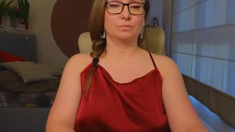 DOM MUMMY online show from April 2026 02:15:02 PM