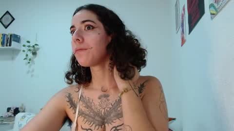Snapshot of domenica_dos_ouros chatting on April 2026 10:53:01 PM sweet domme online show from April 2026 10:53:01 PM
