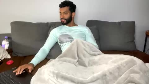 Domi online show from November 2025 08:00:01 PM