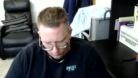 Snapshot of domina_reign chatting on March 2026 07:40:01 PM MexiMommyBoy online show from March 2026 07:40:01 PM