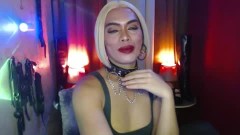 Snapshot of dominantrix_diannaxxx chatting on January 2026 07:11:01 PM diana online show from January 2026 07:11:01 PM