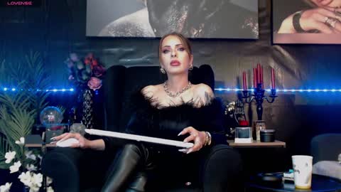 Snapshot of dominatrixeve chatting on January 2025 10:18:01 PM Dominatrix Eve online show from January 2025 10:18:01 PM