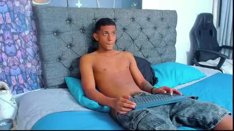 dominic_smith_ online show from January 2025 12:14:02 AM