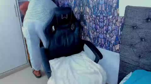 dominic_smith_ online show from February 2025 02:20:02 AM