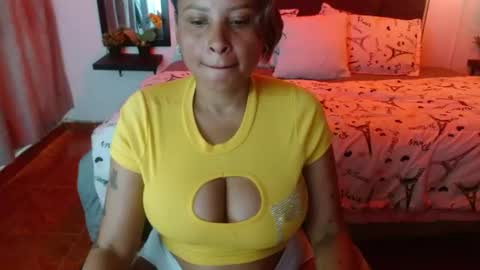 Snapshot of domink_gilr chatting on June 2026 08:19:02 PM D O M I N K online show from June 2026 08:19:02 PM
