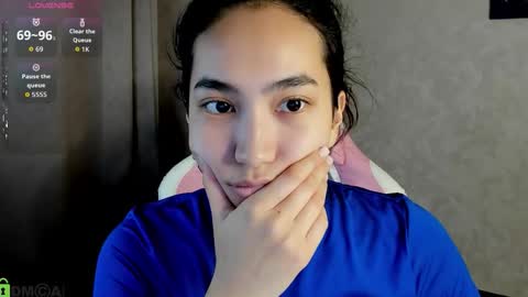 Aura online show from November 2025 02:22:01 AM