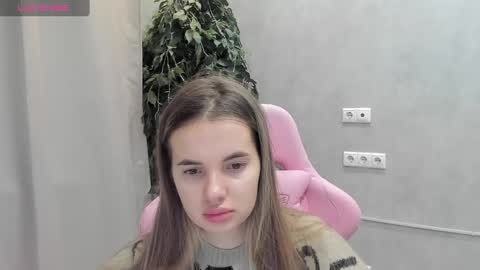 Snapshot of donnaaa_evans chatting on December 2024 12:04:02 AM Donna On GMT2 Mon-Fri 3-9 AM online show from December 2024 12:04:02 AM