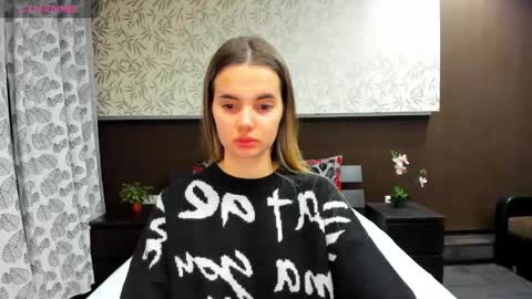 Snapshot of donnaaa_evans chatting on December 2024 11:55:01 PM Donna On GMT2 Mon-Fri 3-9 AM online show from December 2024 11:55:01 PM