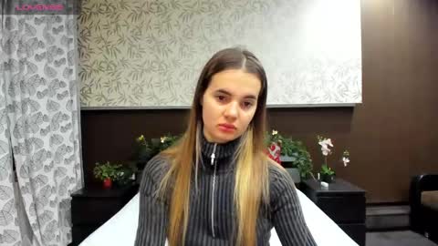 Snapshot of donnaaa_evans chatting on December 2024 11:50:01 PM Donna On GMT2 Mon-Fri 3-9 AM online show from December 2024 11:50:01 PM