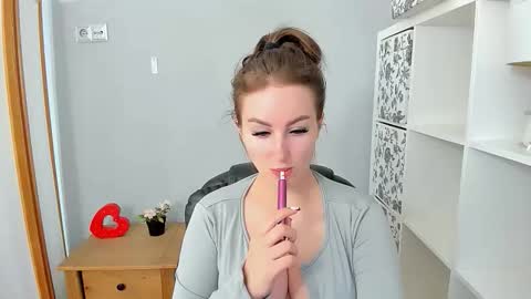 Snapshot of donnasensual chatting on September 2025 08:42:01 PM DonnaSensual online show from September 2025 08:42:01 PM