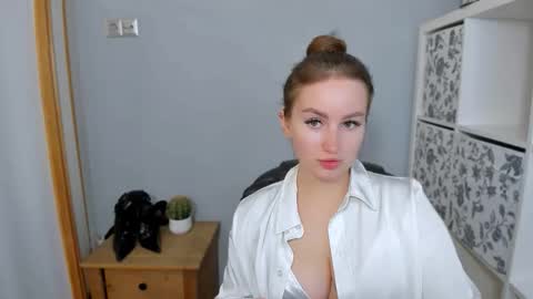 Snapshot of donnasensual chatting on October 2025 10:51:01 AM DonnaSensual online show from October 2025 10:51:01 AM