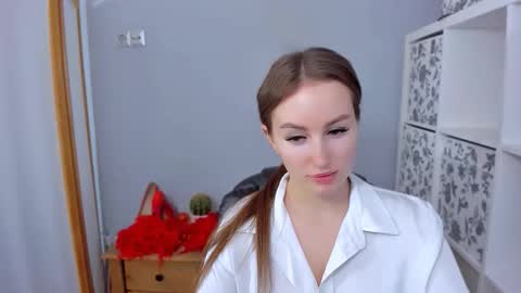 Snapshot of donnasensual chatting on November 2025 06:54:01 PM DonnaSensual online show from November 2025 06:54:01 PM