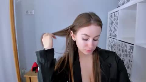 Snapshot of donnasensual chatting on December 2025 06:28:01 PM DonnaSensual online show from December 2025 06:28:01 PM