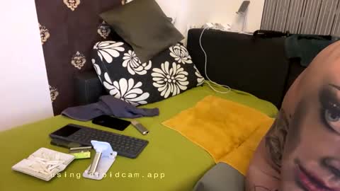 donny442313 online show from April 2026 06:56:02 PM