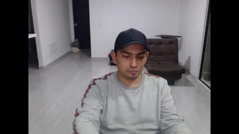 Snapshot of donovandirty chatting on October 2025 06:39:02 AM donovandirty online show from October 2025 06:39:02 AM