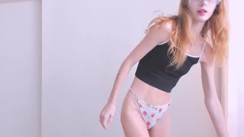 Snapshot of donteatcats_ chatting on November 2025 08:38:02 AM Sam online show from November 2025 08:38:02 AM