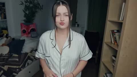 Joey online show from November 2025 08:14:01 AM