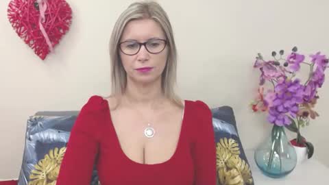Snapshot of doreenkiss chatting on December 2024 07:29:01 AM DoreenSexy online show from December 2024 07:29:01 AM