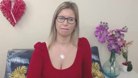Snapshot of doreenkiss chatting on February 2025 10:37:02 AM DoreenSexy online show from February 2025 10:37:02 AM