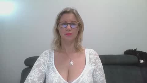 Snapshot of doreenkiss chatting on September 2025 06:07:01 PM DoreenSexy online show from September 2025 06:07:01 PM