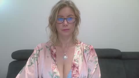 Snapshot of doreenkiss chatting on September 2025 07:48:01 PM DoreenSexy online show from September 2025 07:48:01 PM