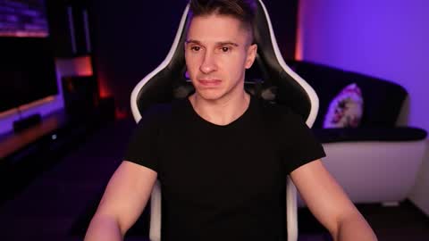 Dorian Reyes online show from October 2025 08:42:01 PM