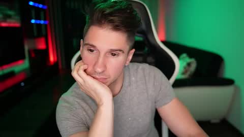 Dorian Reyes online show from October 2025 09:33:01 PM