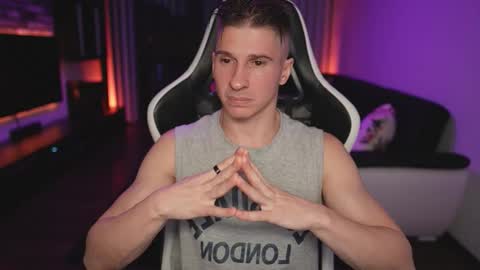 Dorian Reyes online show from November 2025 02:00:02 AM