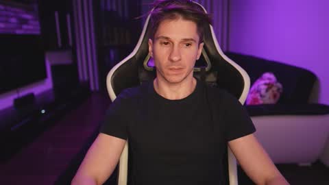 Dorian Reyes online show from March 2026 01:43:02 AM