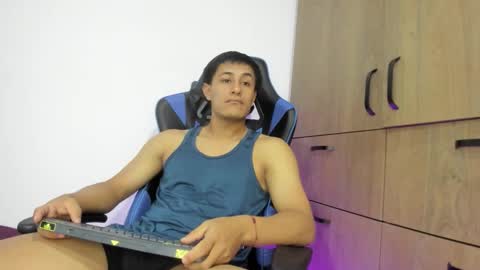 dorman_boy online show from December 2025 02:40:01 AM