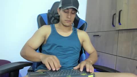 dorman_boy online show from December 2025 03:48:01 AM