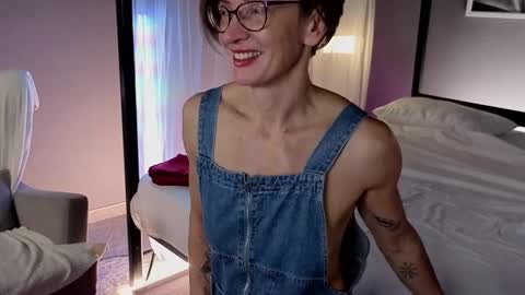 Dorothy Next stream on Monday at 3am-9am online show from October 2025 08:53:02 PM