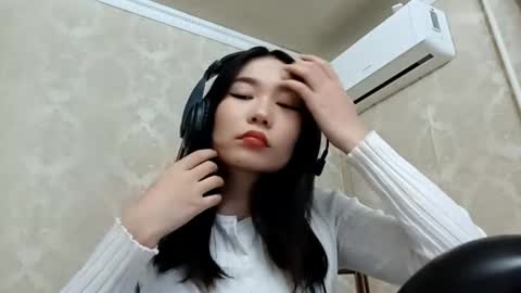 YuKi  online show from October 2025 10:02:01 AM