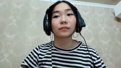 YuKi  online show from October 2025 12:04:02 PM