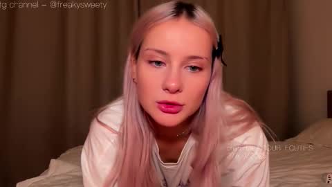 Snapshot of doublecuties chatting on September 2025 05:18:01 PM Lana Eva dont forget to give us a thumb up online show from September 2025 05:18:01 PM