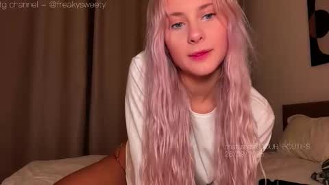 Snapshot of doublecuties chatting on September 2025 05:29:02 PM Lana Eva dont forget to give us a thumb up online show from September 2025 05:29:02 PM