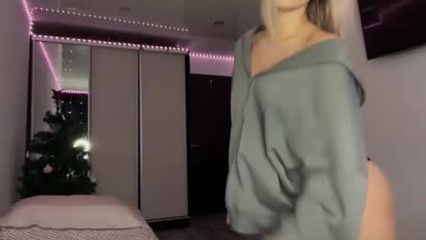 MOLLYYYY dont forget to give me a thumb up online show from December 2024 02:52:02 AM