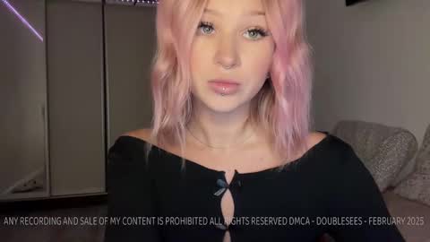 MOLLYYYY dont forget to give me a thumb up online show from February 2025 01:14:01 PM