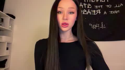 MOLLYYYY dont forget to give me a thumb up online show from October 2025 02:12:02 AM