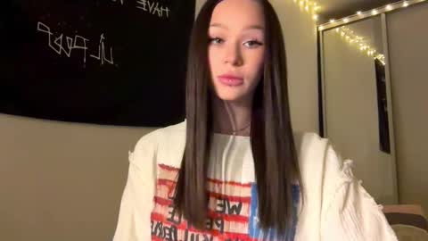 MOLLYYYY dont forget to give me a thumb up online show from November 2025 12:37:02 PM