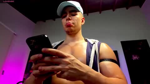 Snapshot of douglassafado chatting on February 2025 02:29:02 AM Douglas Safado online show from February 2025 02:29:02 AM