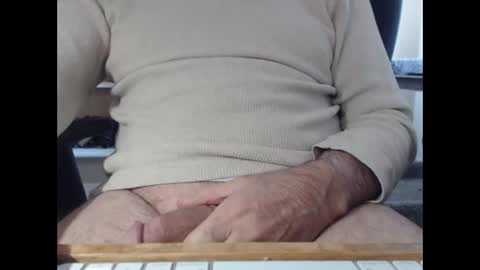 down69_4_u online show from January 2026 08:25:02 PM